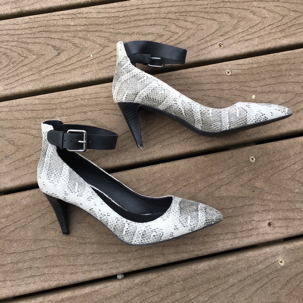 Joe’s Jeans Snake Pumps